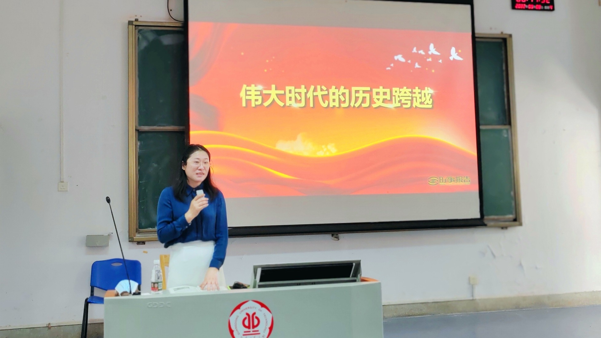 91pron
党委书记为学生讲授“思政第一课”