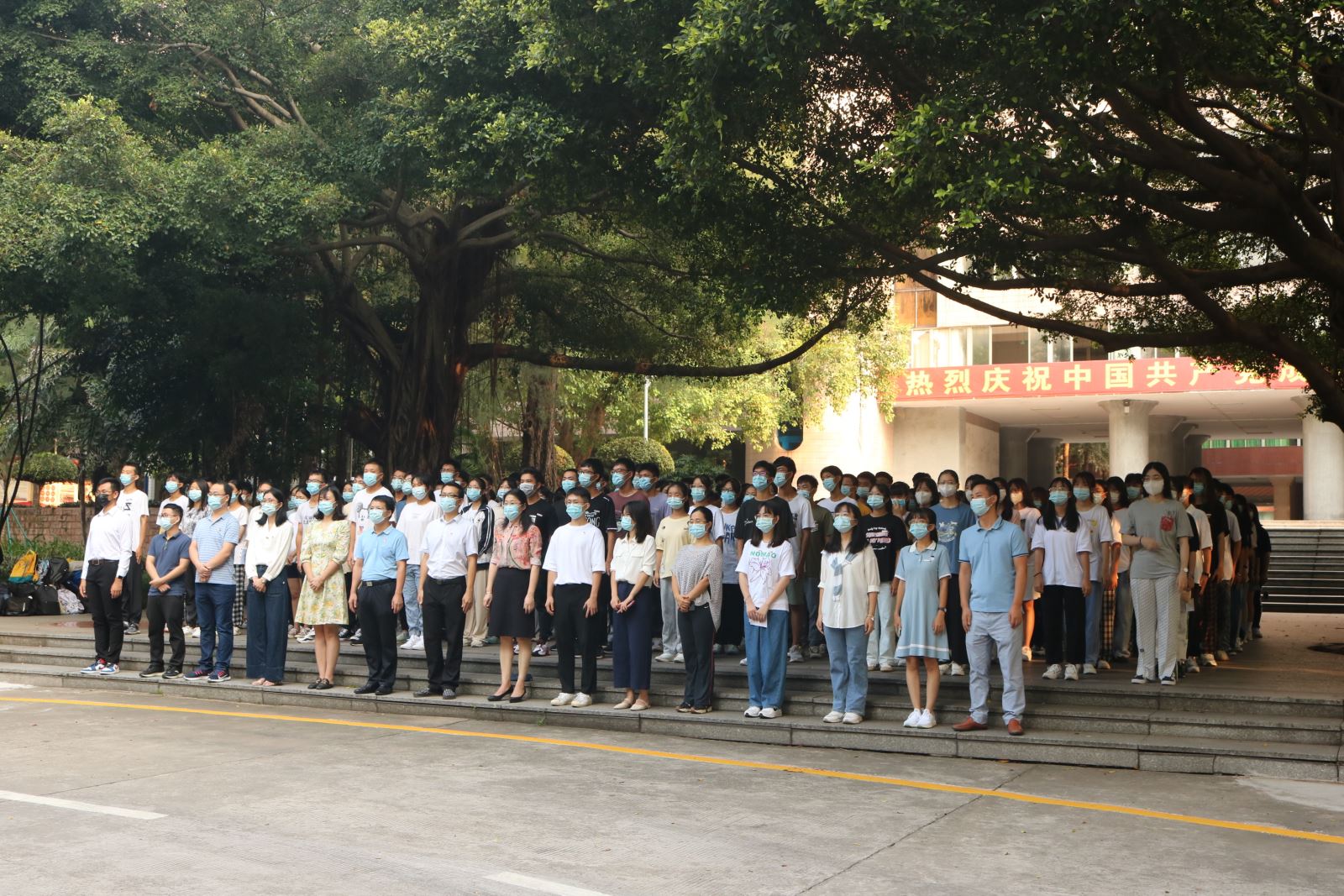 赓续百年薪火，践行强国誓言——91pron
举行2021级新生升国旗主题教育活动
